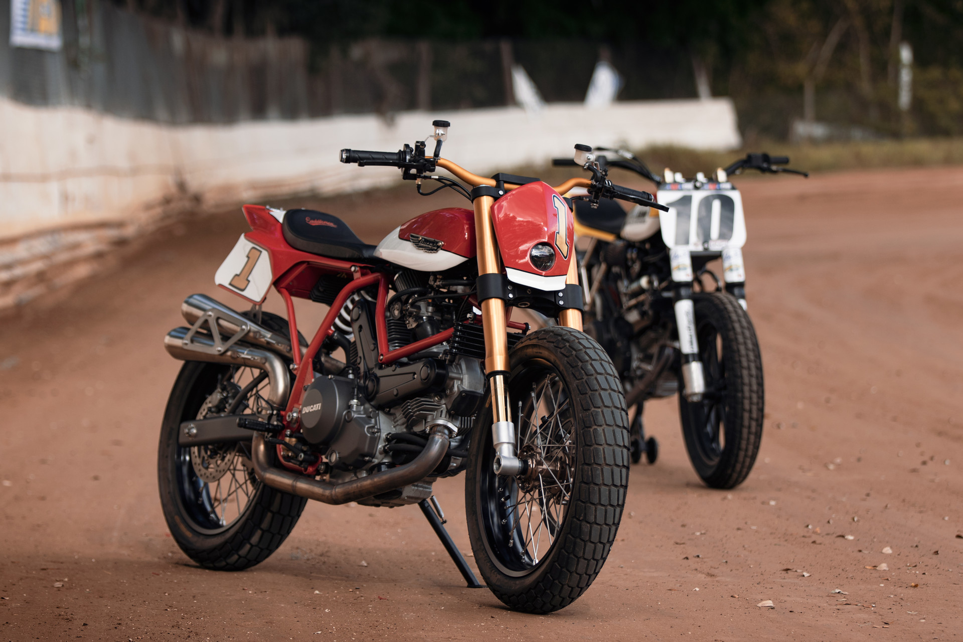 美国泥地赛车市售版.ducati pro street tracker by fuller moto