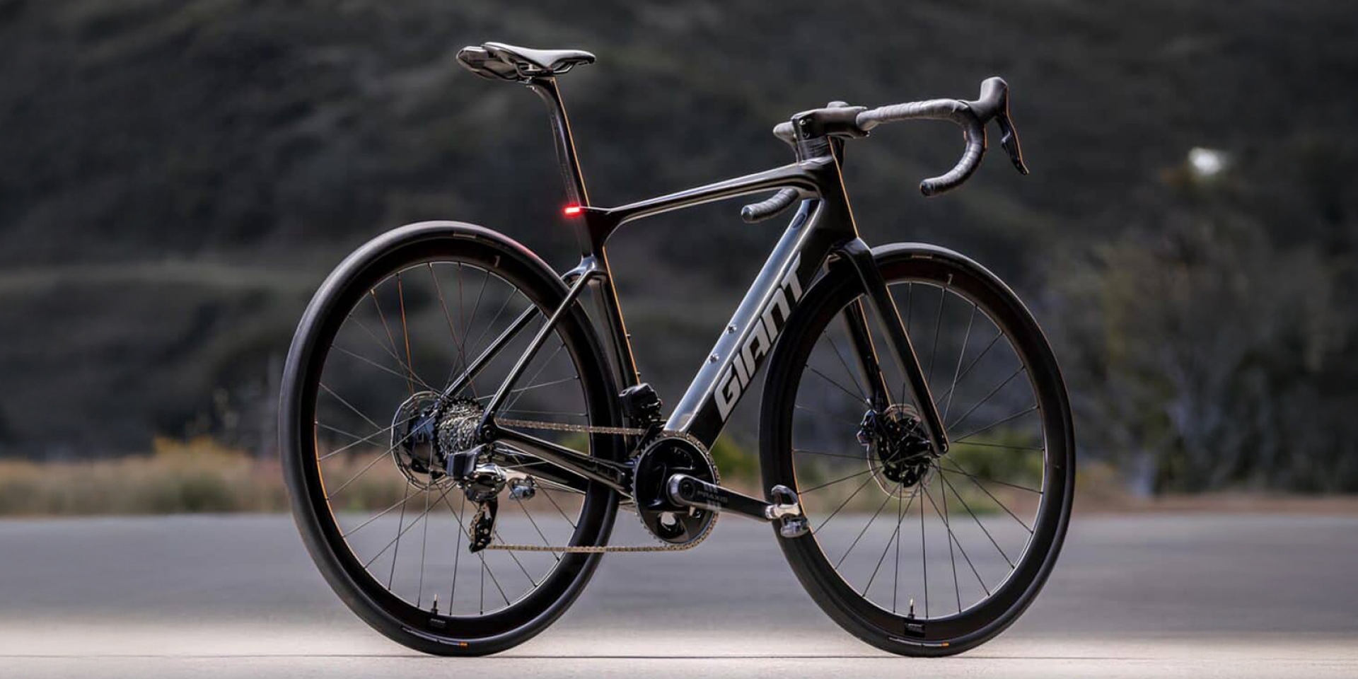 Giant Defy Advanced E+ Elite 系列電輔公路車：輕量化與高性能的完美結合！