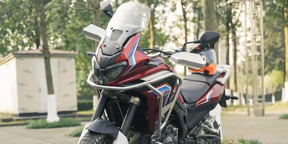 AFRICA TWIN 1100  SUPERMOTO8