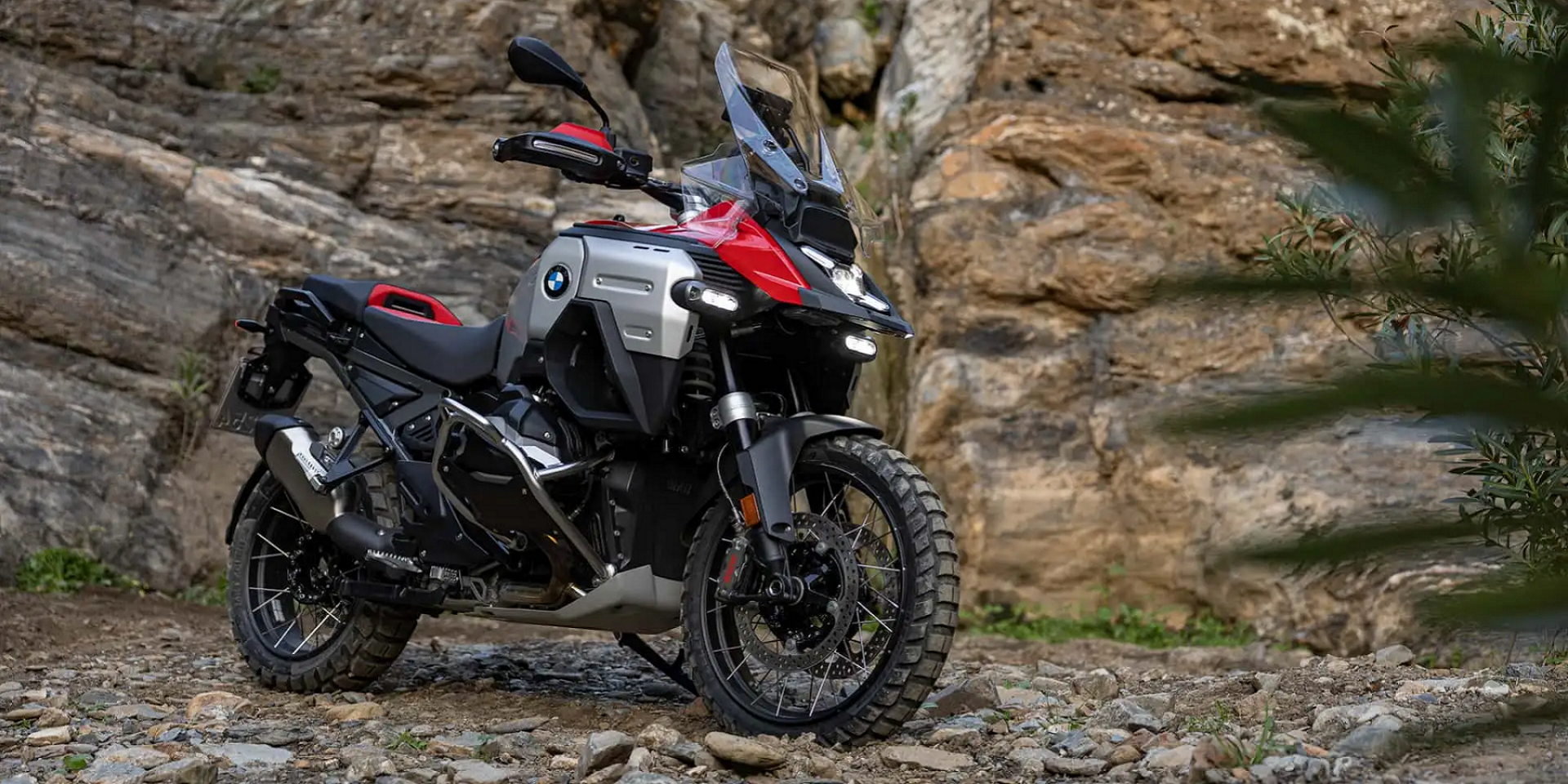 方正造型大油箱、自動換檔系統上身！2025年式BMW R 1300 GS Adventure 正式發表