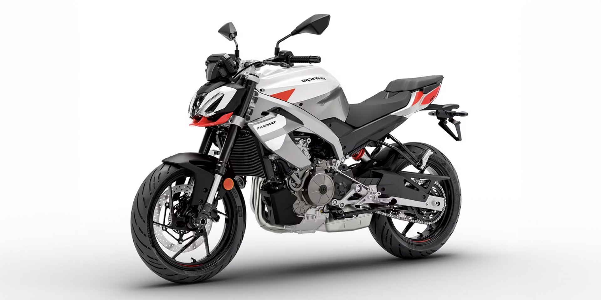 2024米蘭車展。47匹黃牌雙缸、倒立式前叉、三段騎乘模式！Aprilia Tuono 457 震撼登場