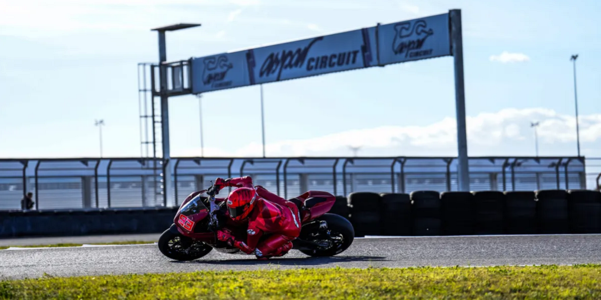 性能不再強大質疑破滅！Marc Marquez騎乘新款、舊款Ducati Panigale V2皆突破賽道單圈最佳成績