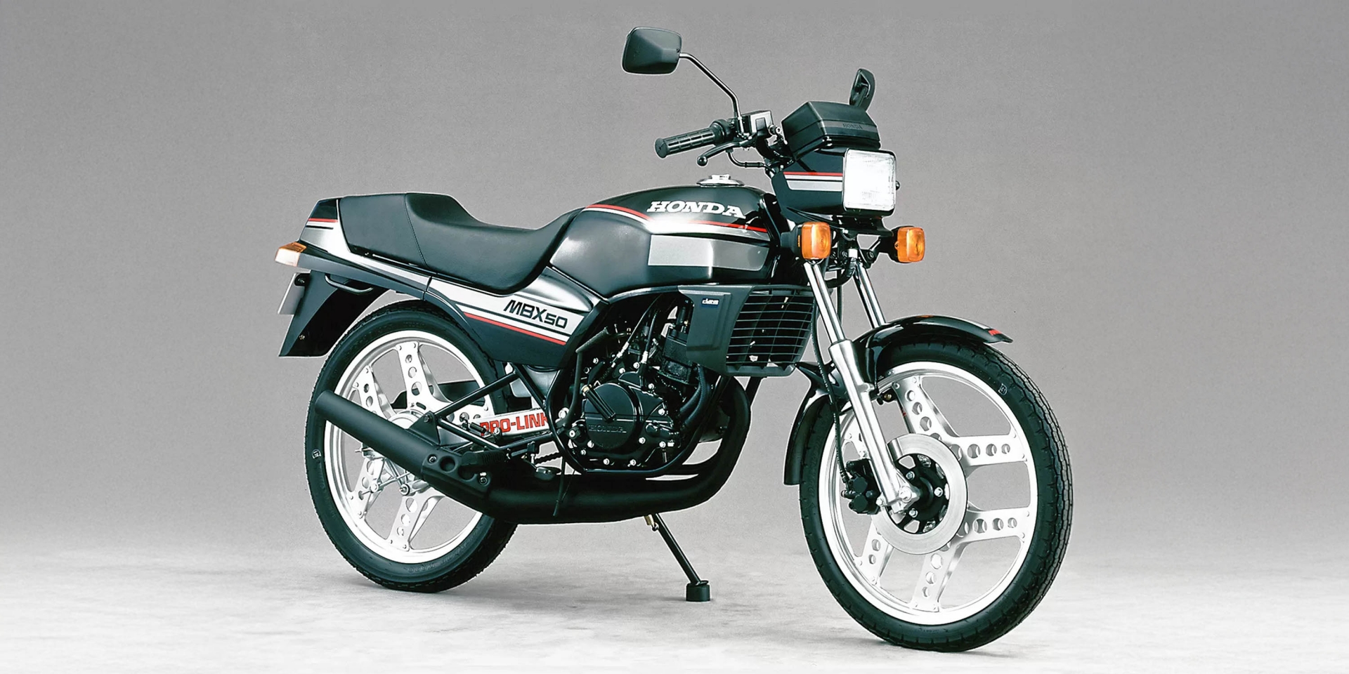 怪騎物語。Honda MBX50：7.2匹、Pro-Link單槍避震，車小格局大的50c.c.二行程傳奇！