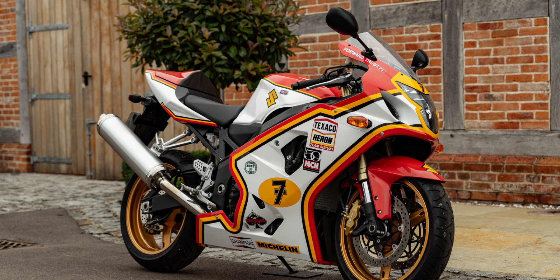 紀念當代傳奇車手Barry Sheene！全球限量50台Suzuki GSX-R750 K5以新台幣45萬元競標售出