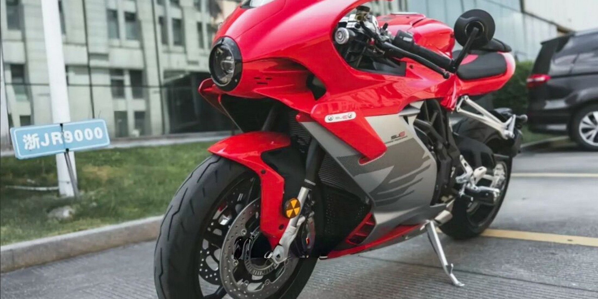 MV Agusta 血統延續？QJMotor SRK 921 SV 掀起市場話題