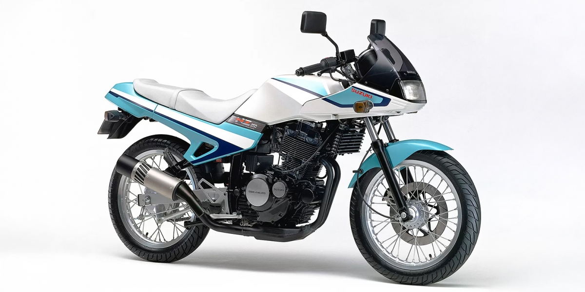 怪騎物語。SUZUKI NZ250：118公斤、33匹馬力，80年代的油冷單缸250運動之作！