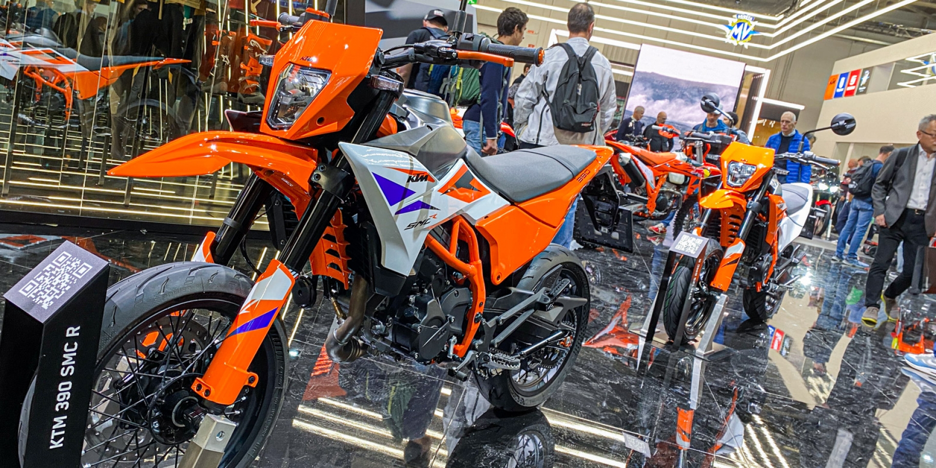 2024米蘭車展。叛逆滑胎x狂野冒險！2025 KTM 390 SMC R/ADVENTURE R 米蘭車展現身