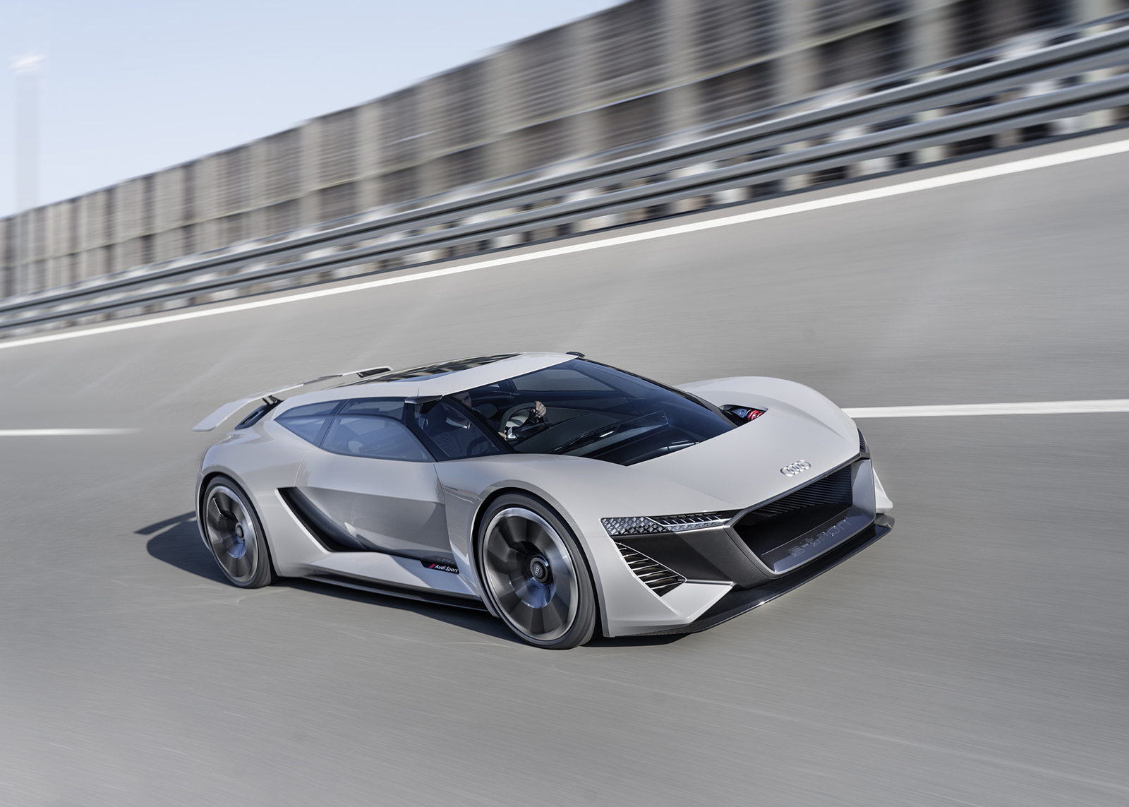 官方新聞稿。Audi PB 18 etron 純電概念超跑 顛覆未來純電競速想像 2018美國圓石灘車展全球正式發表 SUPERMOTO8