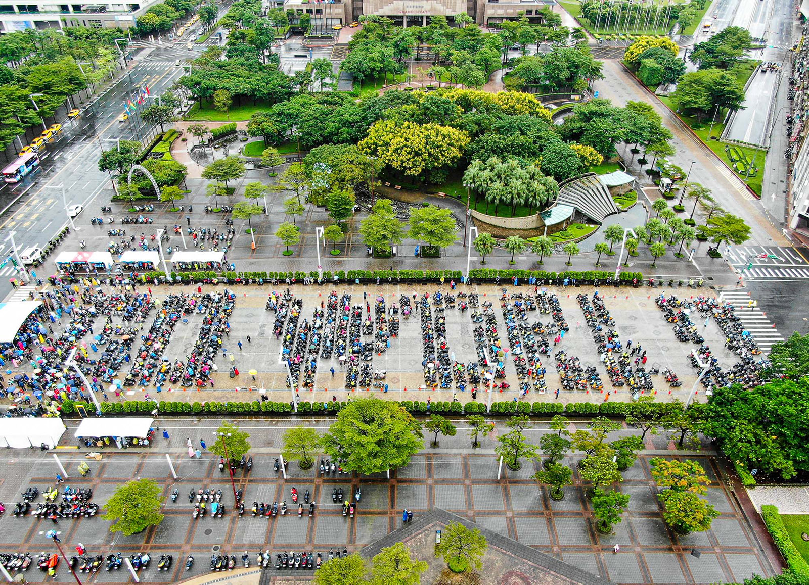 官方新聞稿 19 年電動機車快閃台北橋突破1 572 台超越去年金氏世界紀錄gogoro Yamaha A Motor 宏佳騰 Goshare 總動員 Supermoto8