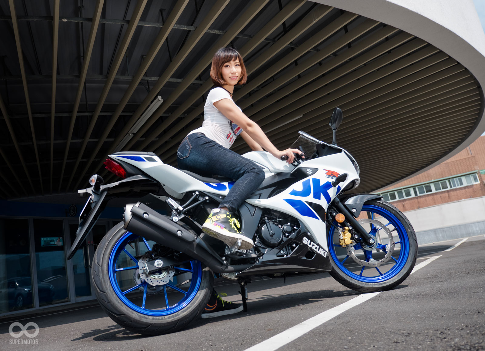 尖銳白色獠牙 2020 Suzuki Gsx R 150 Supermoto8