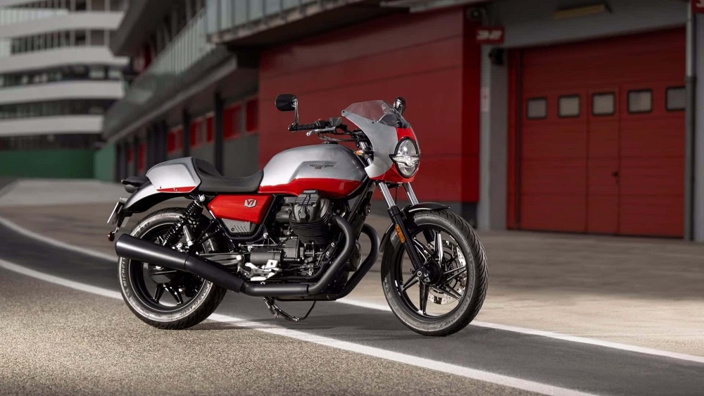 V7家族新成員登場！Moto Guzzi V7 Stone Corsa於義大利大會師活動發表 | SUPERMOTO8