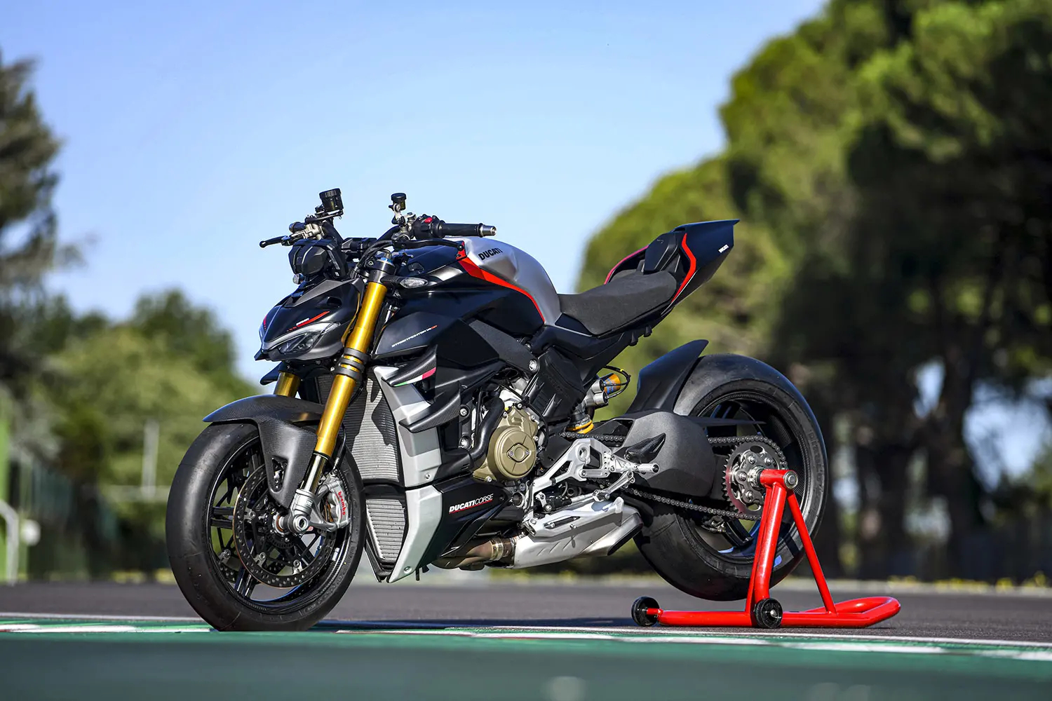 街頭幹架王再進化Ducati Streetfighter V4原廠套件+蠍管上身| SUPERMOTO8