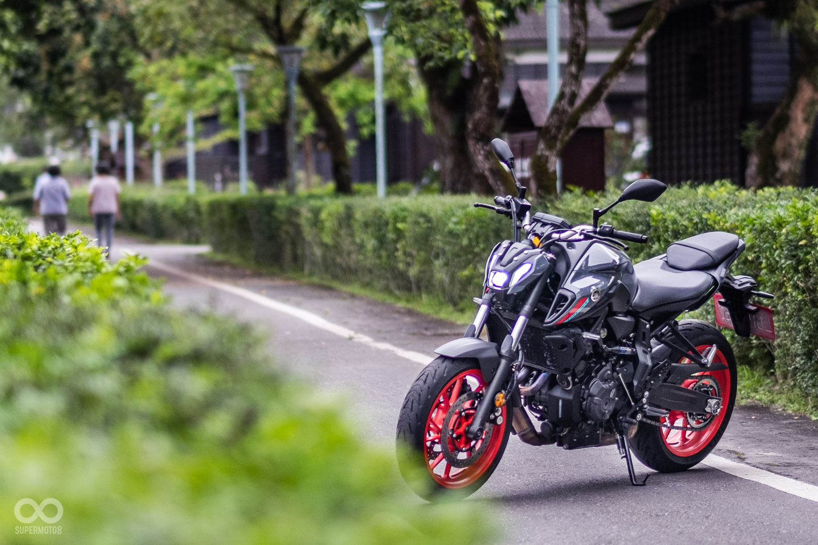 異形頭上身 21 Yamaha Mt 07 油門細膩度升級新手更友善 Supermoto8