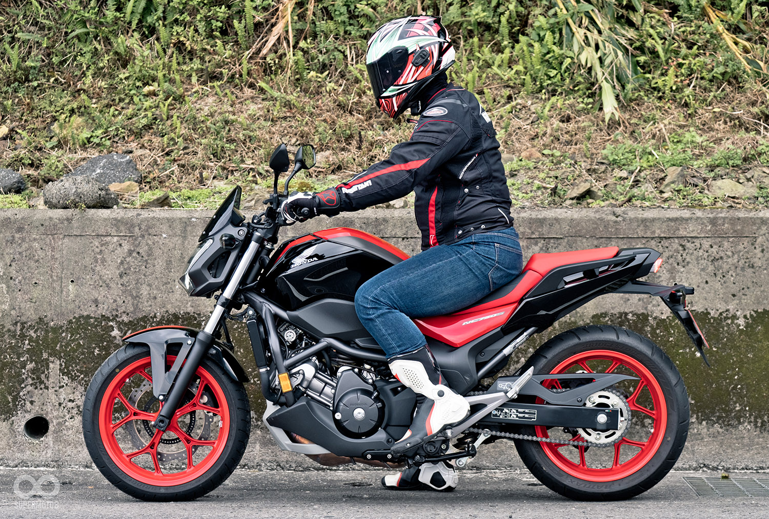 實用vs 玩樂兩全其美honda Nc750s Supermoto8