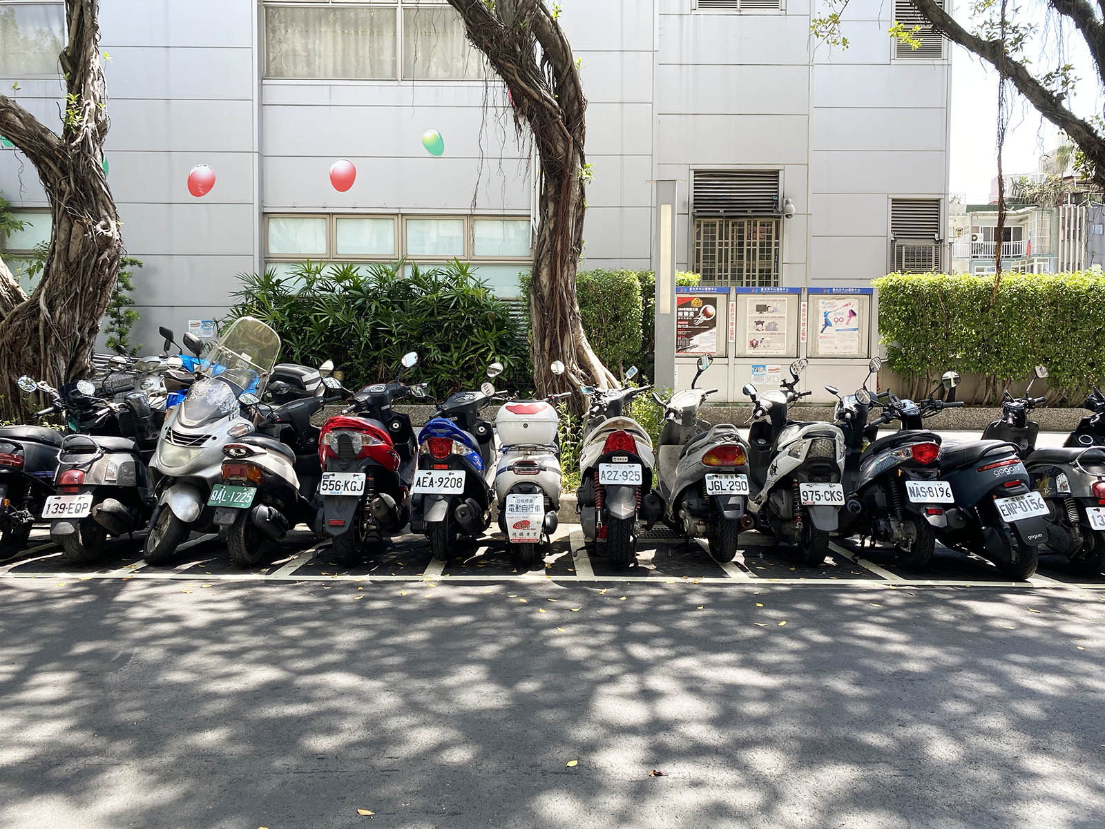 每月400元北市路邊停車位停到飽 北市機車 路邊停車格 月票發售 Supermoto8