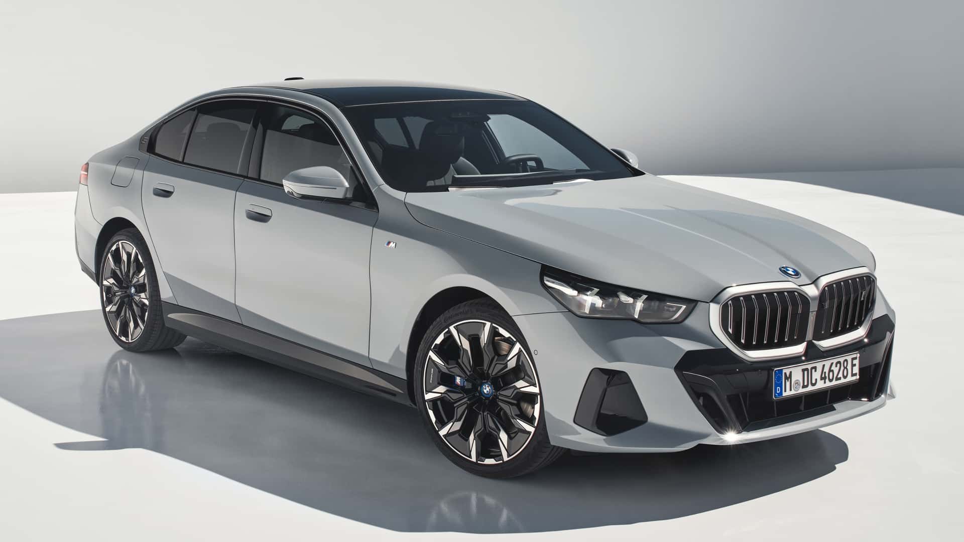 第八代BMW 5系列正式發表，i5純電版本打頭陣 SUPERMOTO8