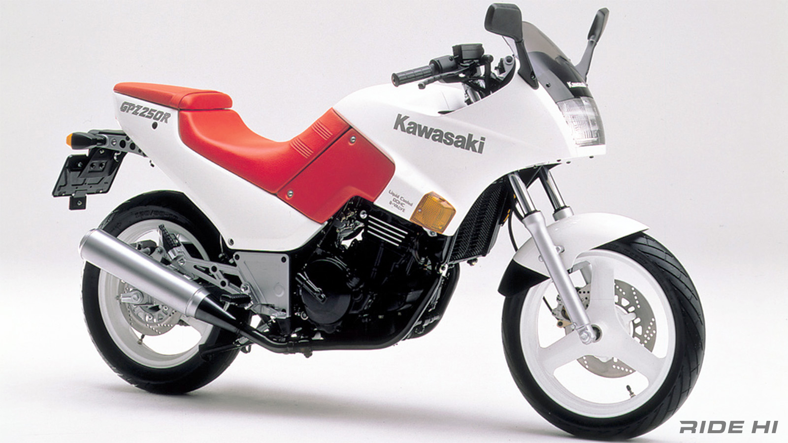 43匹13000轉、車殼變色隨時換！1985 Kawasaki GPZ250R | SUPERMOTO8